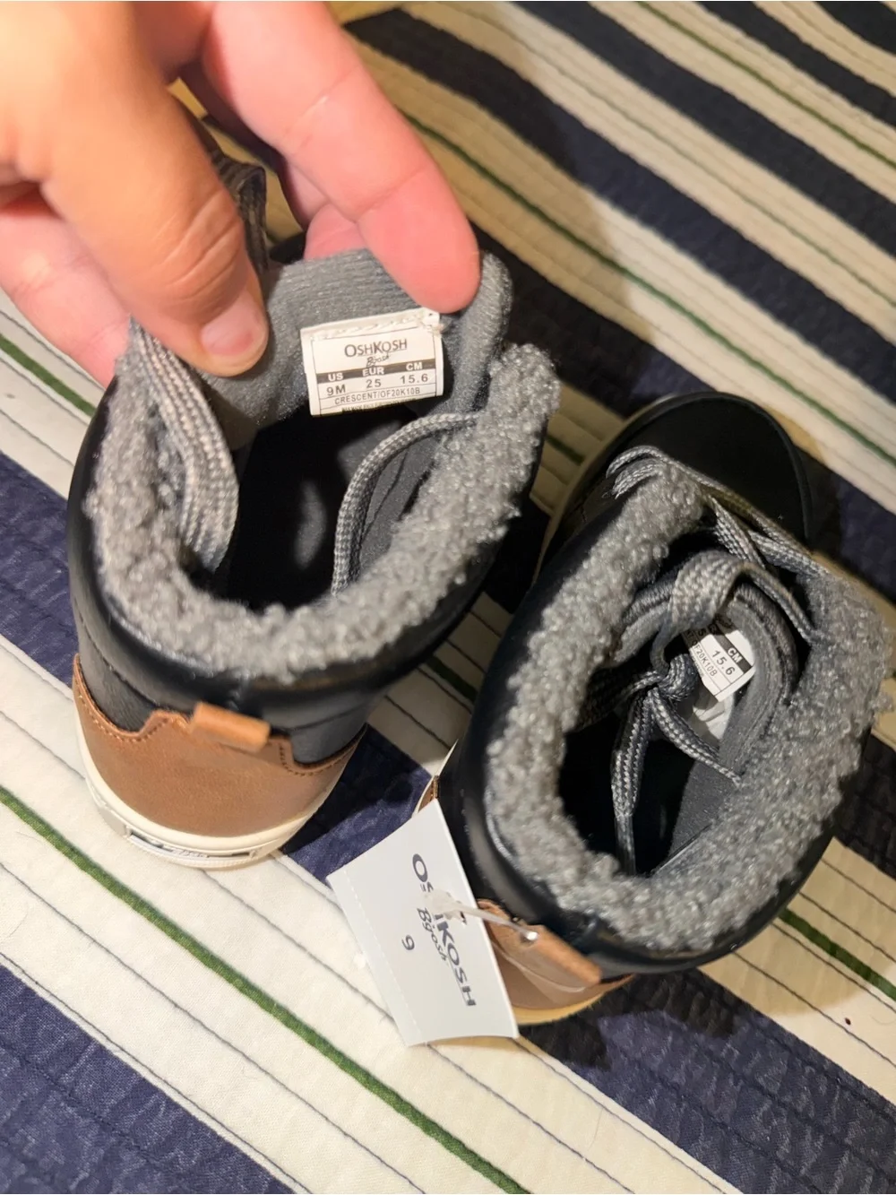 Toddler Black fur lined sneaker / boot